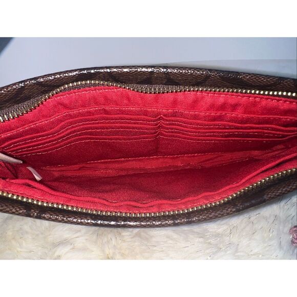 New! Coach Zip Top Large Wristlet Signature Canvas F65748 Msrp:$125.00 - Picture 6 of 7